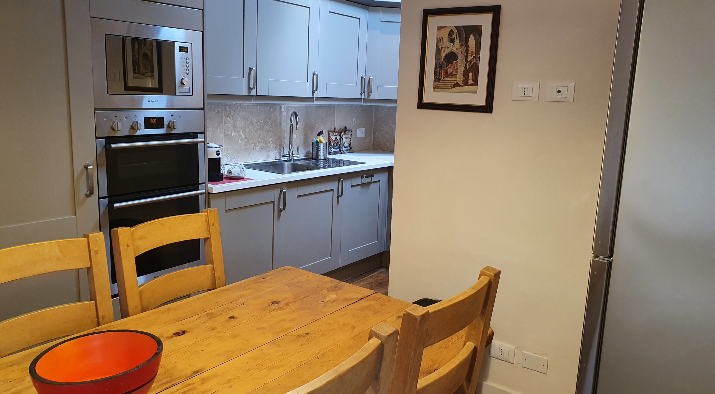 Fully equiped kitchen with country style wooden table