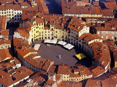 Piazza dell'anfiteatro in Lucca.  You can visably see the shape of the ancient Roman amphitheater it was built on